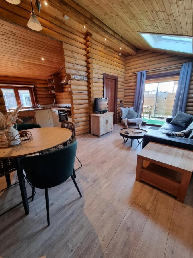 Finse Woning Op Camping De Tulpenweide Breezand Exterior foto