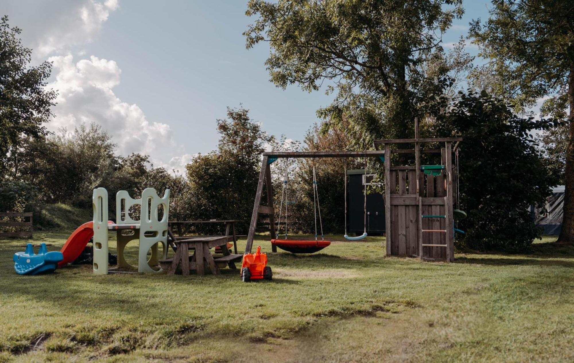 Finse Woning Op Camping De Tulpenweide Breezand Exterior foto